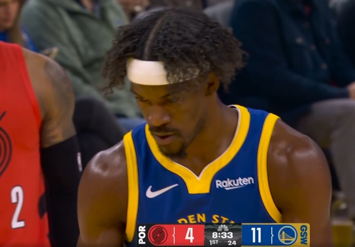 这造型挺别致啊😂😂！巴特勒把脏辫解开 秒变泡面头